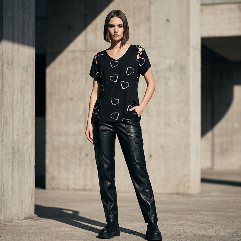 🔥 Last Day 49% OFF -Women’s Heart Print V-Neck Top