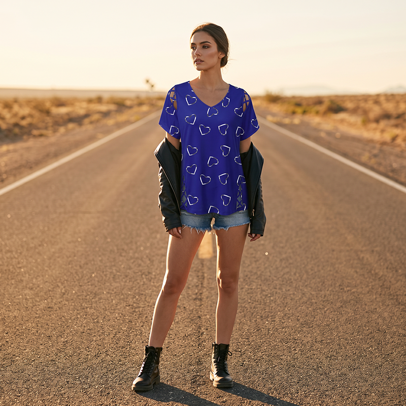 🔥 Last Day 49% OFF -Women’s Heart Print V-Neck Top